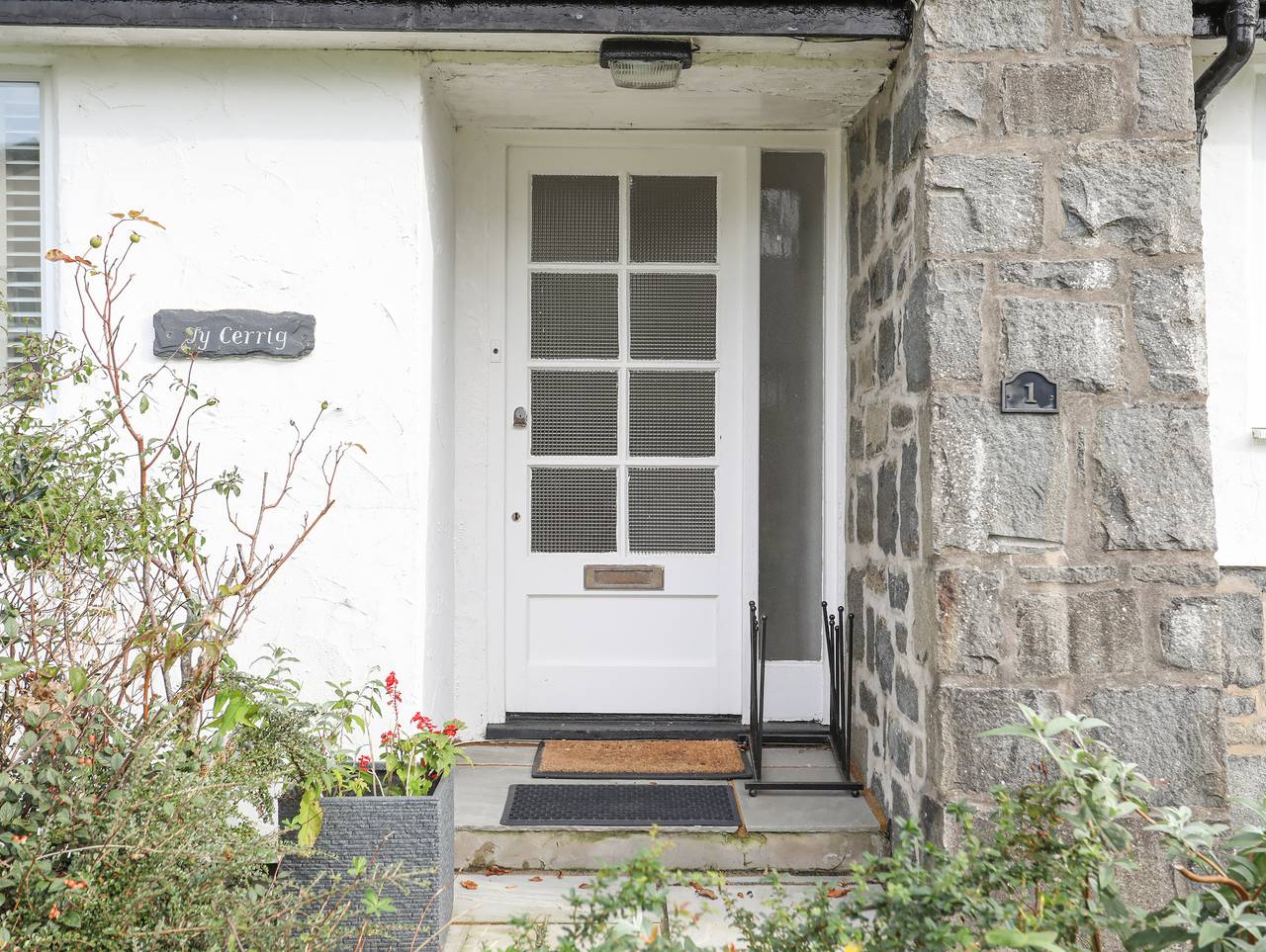 Ty Cerrig in Llanbedrog, Gwynedd