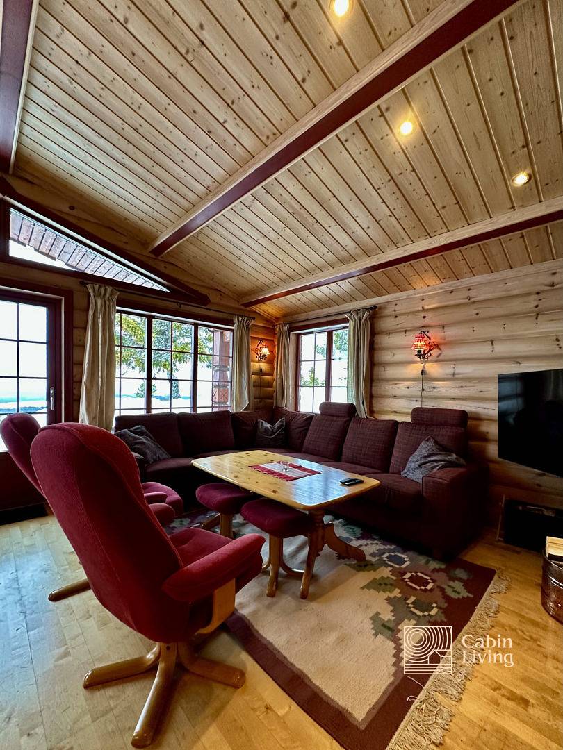 Large cabin with Sjusjøen’s best view, sauna and ski in/out in Sjusjoen, Ringsaker