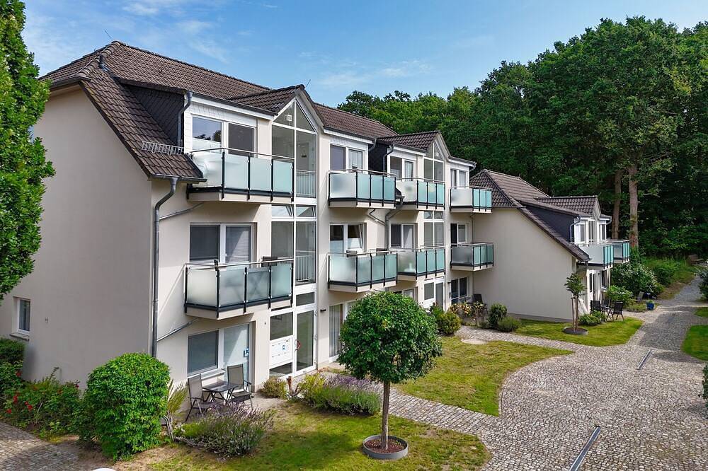 Ganze Wohnung, Nur 100 m zum Strand, Fewo mit Balkon und Terrasse - App. Eldena Fewo 19 in Lobbe, Mönchgut