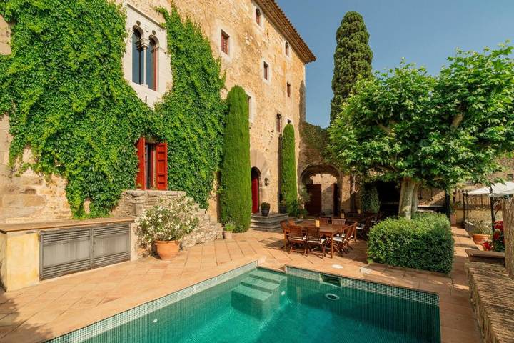 Location de vacances pour 28 personnes, avec piscine ainsi que vue et terrasse, animaux acceptés à Sant Mori - 3