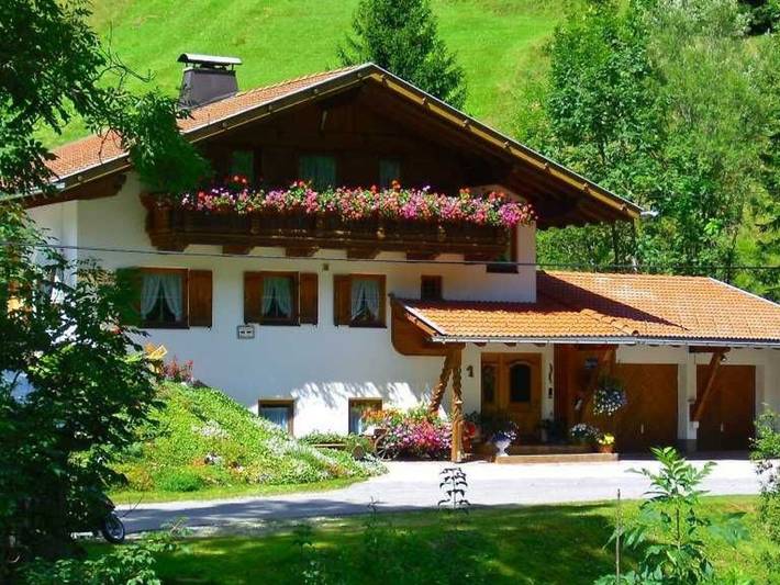 Ferienwohnung für 5 Personen, mit Balkon und Terrasse sowie Garten