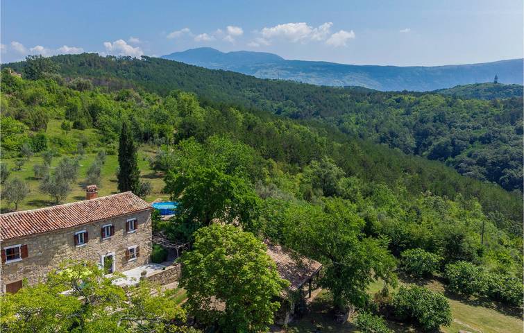 Gemütliche 2-Zimmer-Wohnung mit Terrasse, Pool, WLAN und Klimaanlage in Kršan, Ostküste Istrien