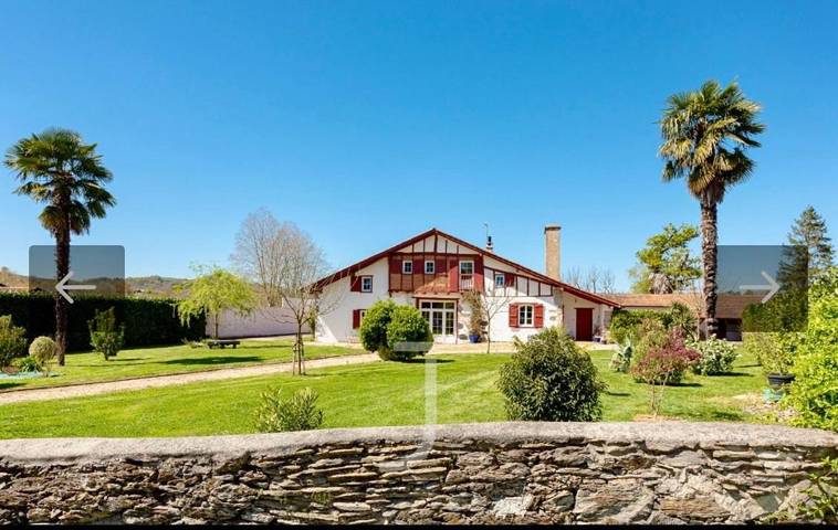 Gîte pour 2 personnes, avec Balcon et Terrasse ainsi que Jardin et Piscine dans Amendeuix-Oneix