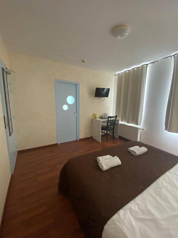 Double Room with Bathroom in Aubrives, Parc naturel régional des Ardennes