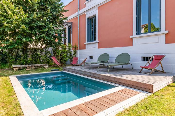 Villa per 12 persone, con piscina e terrazza nonché giardino in Rodano