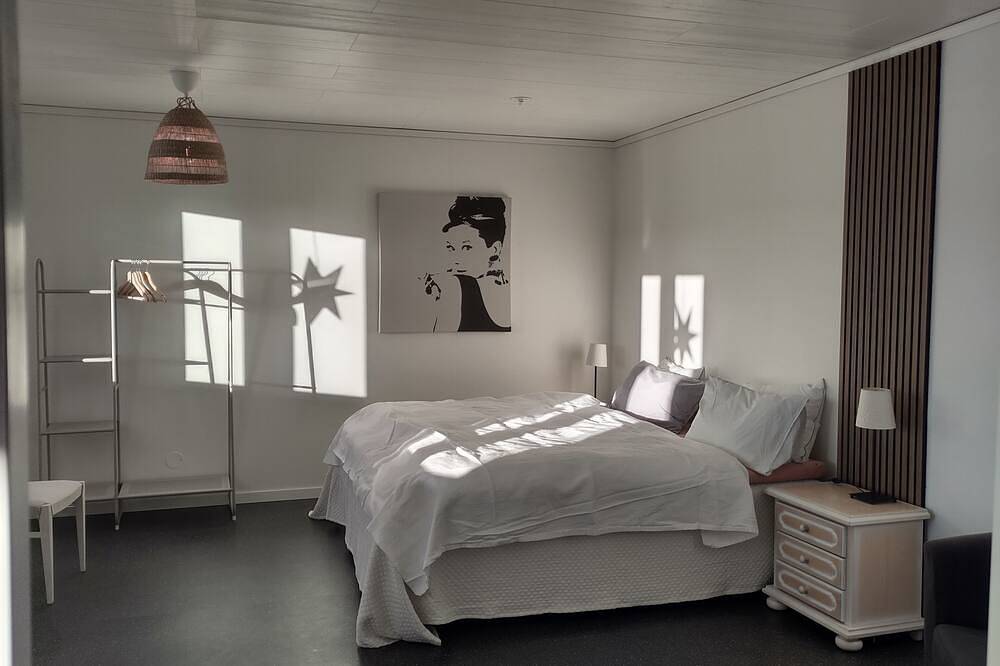 Ganze Wohnung, Wunderschöne Ferienwohnung am See mit Sauna und Motorboot! Haustiere willkommen! in Hudiksvall, Hälsingland