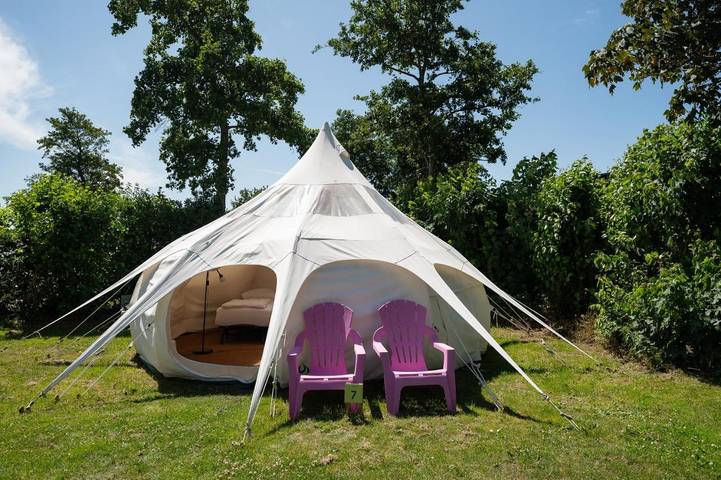 Glamping voor 2 personen, with Whirlpool and Terras as well as Tuin in Callantsoog