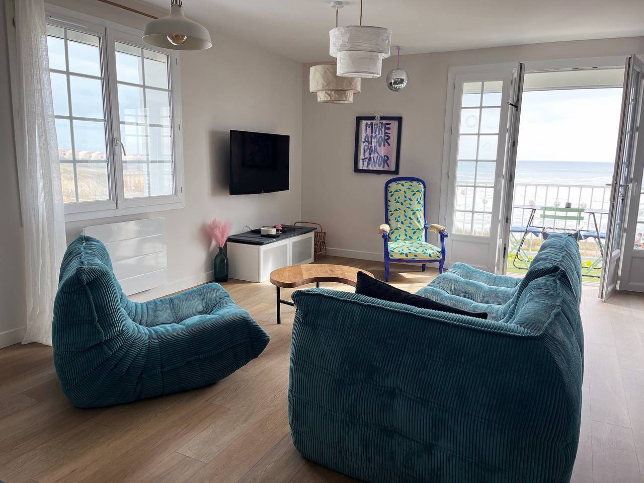 Holiday Home “Les Sables Pailletés 14p” with Sea View, Shared Terrace & Wi-Fi in Château-d'Olonne, Les Sables-d'Olonne