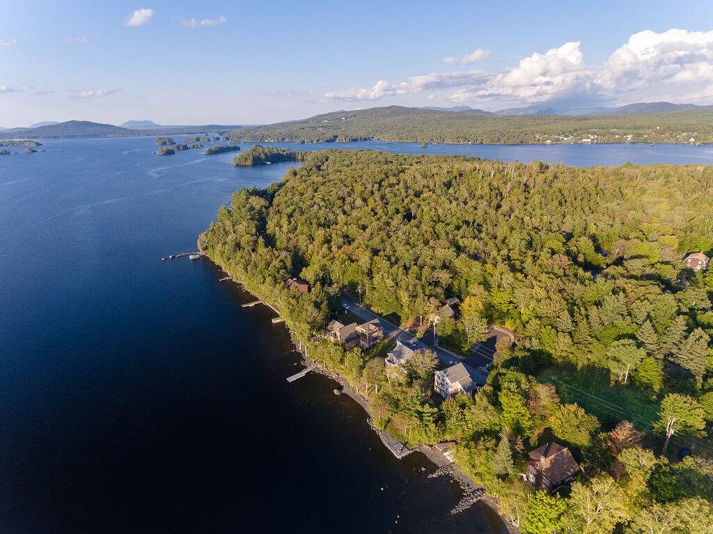 Lakeside Lodge mit herrlichem Blick auf das Wasser, abgeschirmte Veranda, Dock & Feuerstelle in Greenville (ME), Moosehead Lake