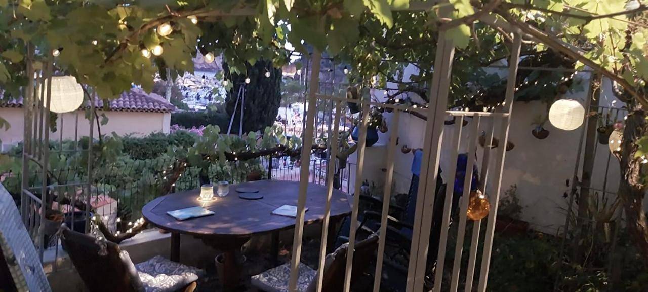 Votre terrasse vue mer sous la vigne, un havre de paix in Ensuès-la-Redonne, Côte méditerranéenne (France)