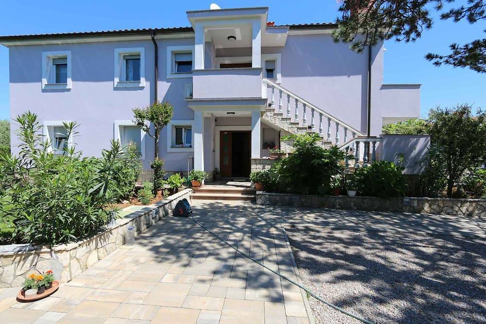 Apartamento entero, Apartamento vacacional con balcón y vista al mar in Silo (Krk), Krk (isla)
