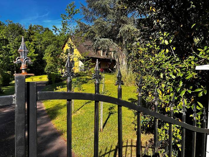 Location de vacances pour 3 personnes, avec vue ainsi que terrasse et jardin à Saint-Estèphe (Dordogne) - 3
