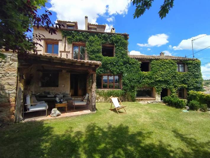 Casa rural para 12 personas, con balcón y jardín en Castilla y León