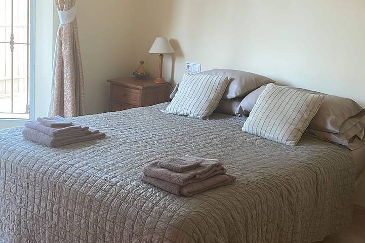 Peaceful Spanish Villa with Private Pool in Pago del Humo, Chiclana de la Frontera