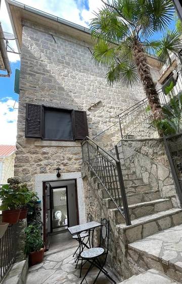 Gîte pour 2 personnes, avec vue et jardin à Kotor