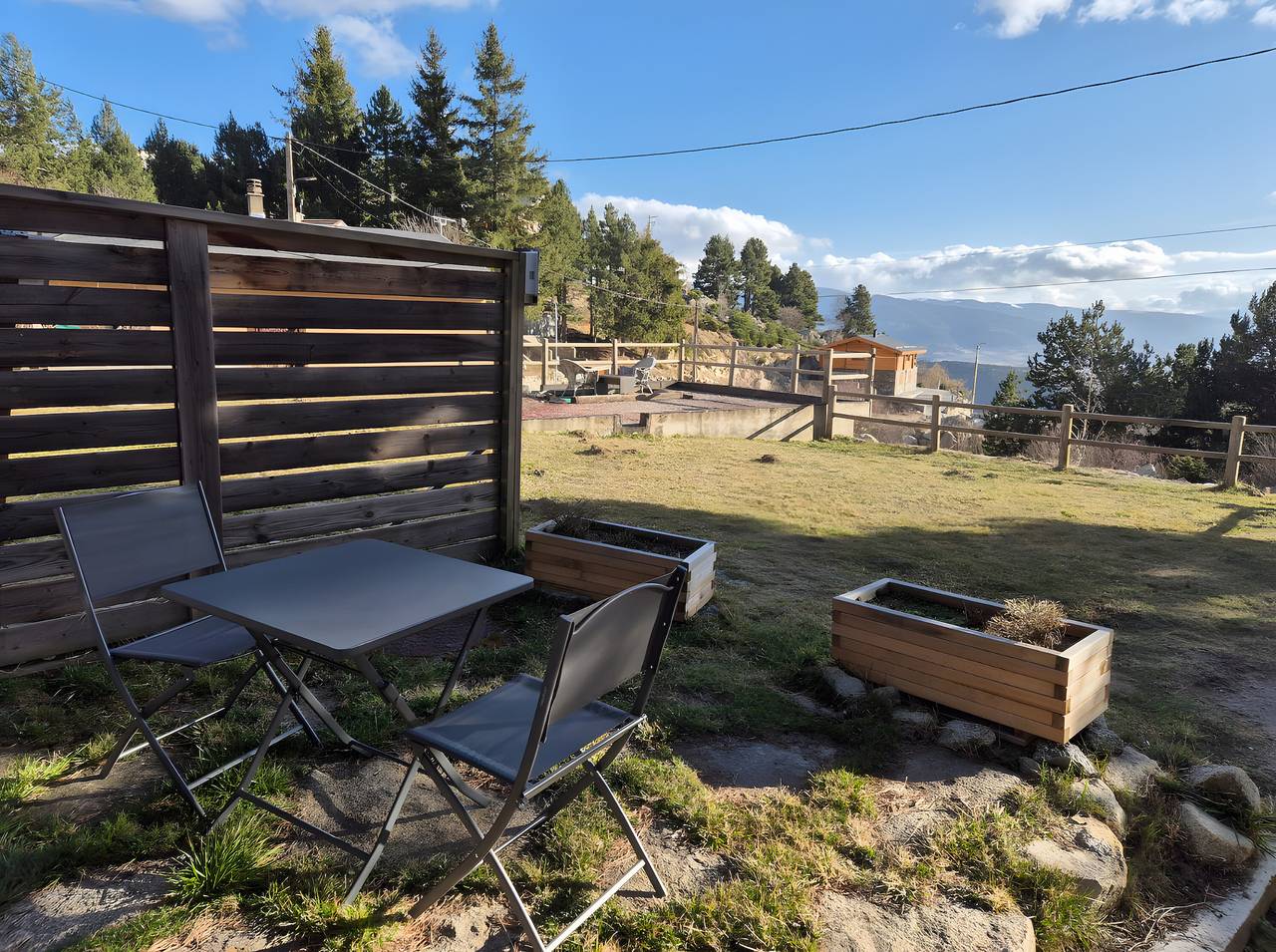 Apartamento entero, Apartamento 'Acogedor 1 Habitación en Font' con Vista a la Montaña, Jardín Compartido y Balcón in Font-Romeu-Odeillo-Via, Región de Prades (Francia)