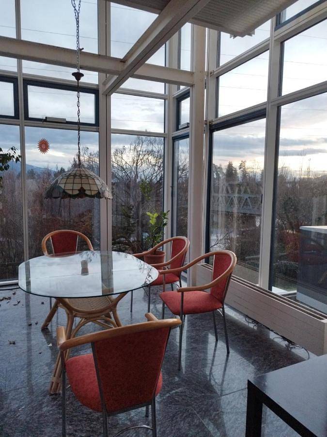 Ferienwohnung für 6 Personen, mit Terrasse und Garten sowie Ausblick