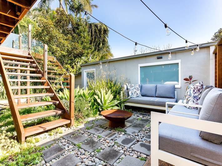 Entire apartment, Idyllic 4-Bed Home With Alfresco Area Near Beach in Sydney, New South Wales