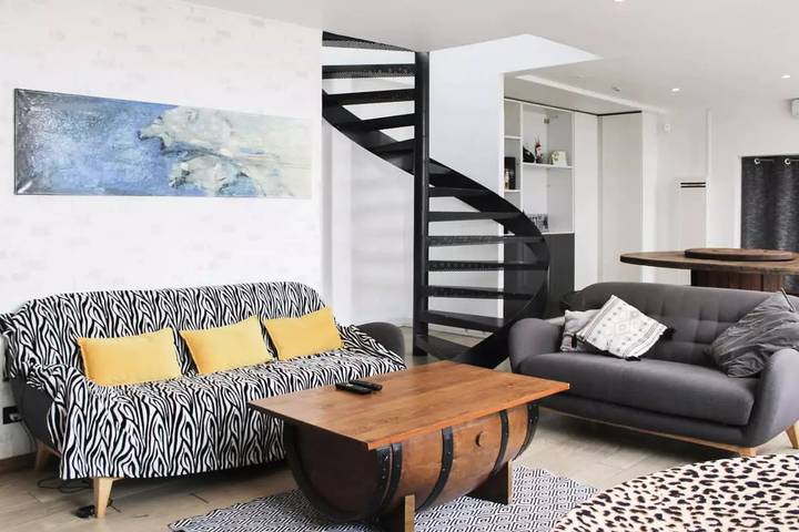 Appartement de vacances pour 8 personnes, avec terrasse, animaux acceptés à Colombes