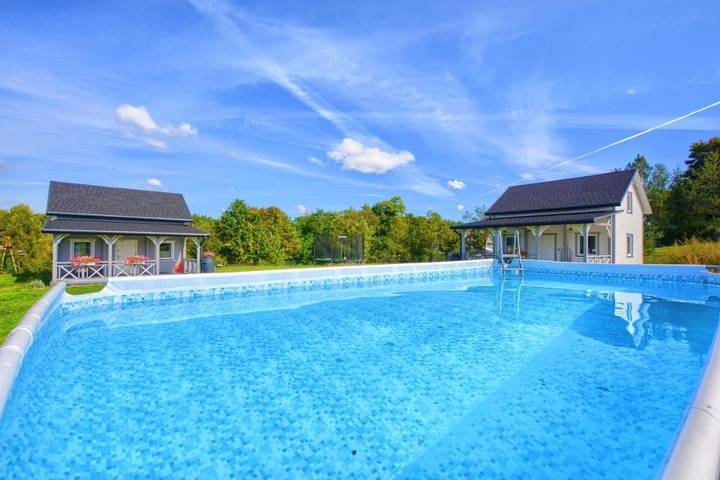 Chalet für 6 Personen, mit Ausblick und Pool sowie Garten, mit Haustier - 1