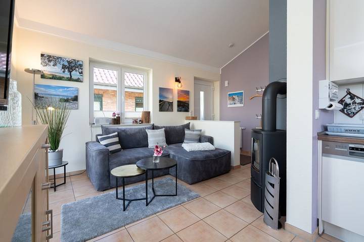 Strandnahes Ferienhaus für 4 Personen und Hund mit Sauna, Kamin und umzäunten Garten in Surf- und Kitestrand, Südstrand Pelzerhaken