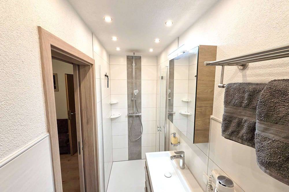 Ganze Wohnung, Ferienwohnungen Luttinger am Mühlbach – Moderne Fewo mit Balkon in Lechtaler Alpen, Bichlbach