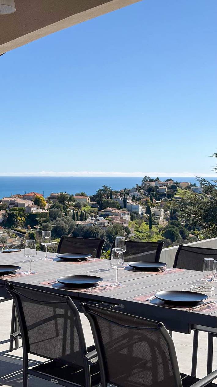 Ferienhaus für 10 Personen, mit Garten und Pool sowie Terrasse, kinderfreundlich in Nizza