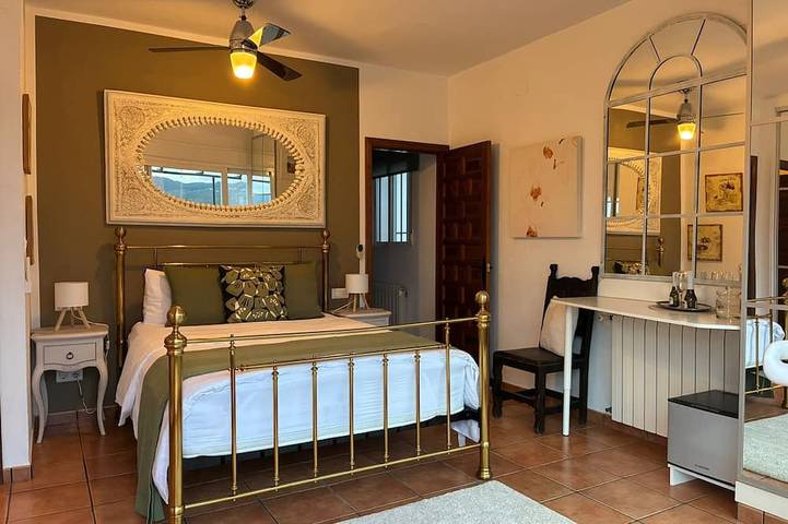 Villa mit Pool, Jacuzzi, See-& Bergblick in Iznájar, Sierras Subbéticas