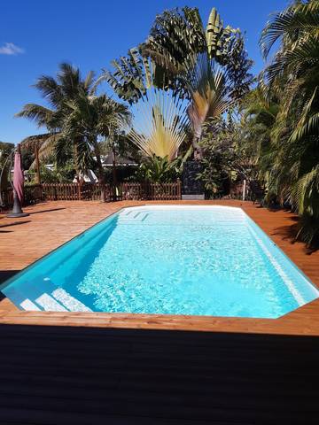 Gîte pour 2 personnes, avec piscine et terrasse ainsi que jacuzzi et jardin en Guadeloupe