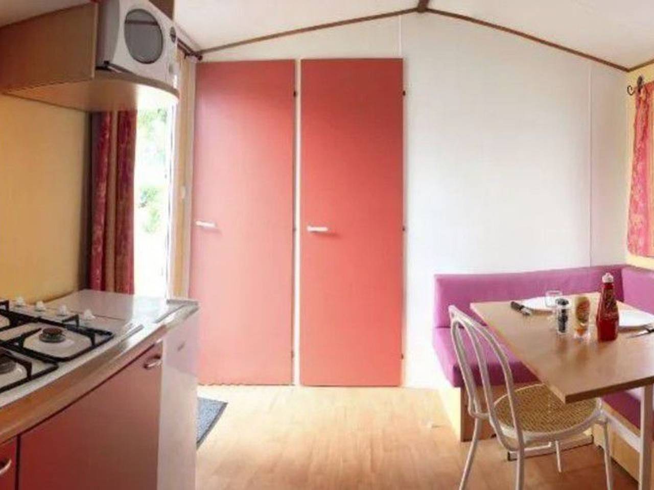 Mobil home avec terrasse pour 4 personnes in La Chaize-Giraud, Vallée de la Loire