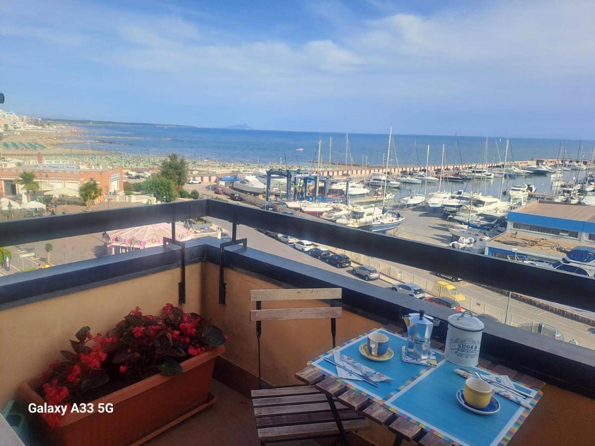 Large Double Room in Nettuno, Provincia di Roma