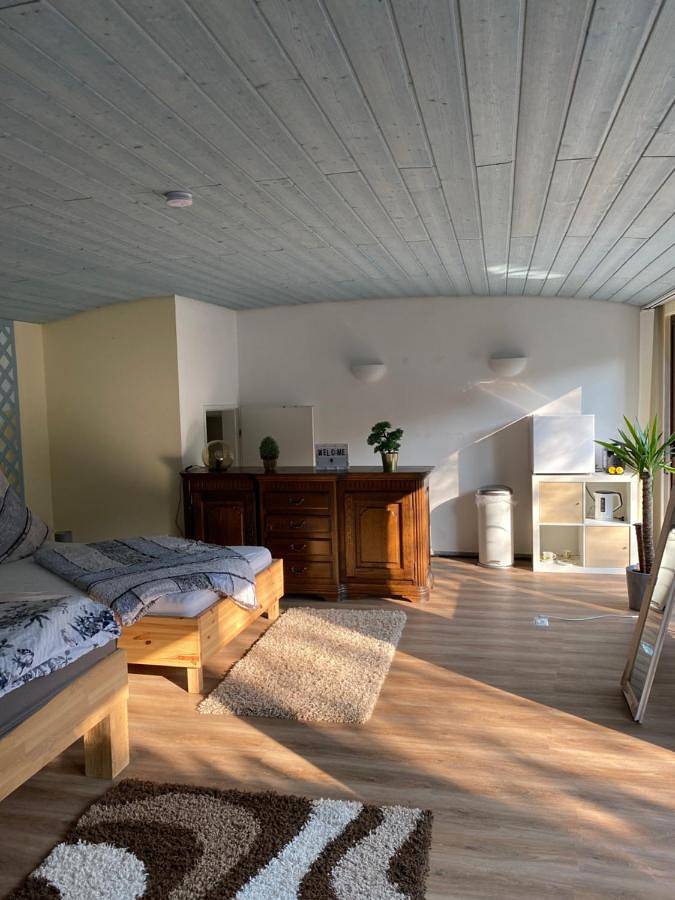 Ferienwohnung für 3 Personen, mit Terrasse und Garten sowie Sauna und Ausblick in Leimbach