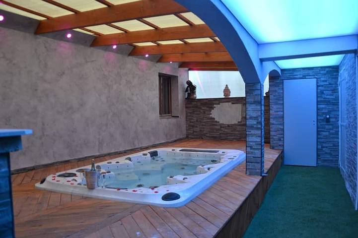 Gîte pour 4 personnes, avec jacuzzi, animaux acceptés à Espondeilhan