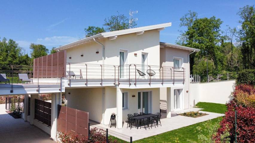 Villa per 10 persone, con vista lago e panorama nonché piscina e giardino a Padenghe sul Garda
