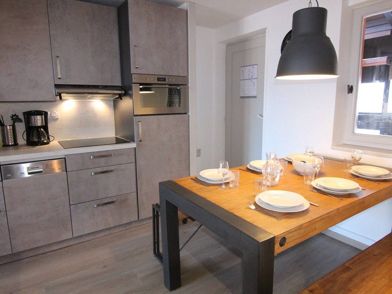 Appartement entier, Appartement 3 pièces, 6 pers, 45m² - Couv.piscines, prox.pistes et écoles ski, parking, balcon, Wifi in Huez, Parc national des Écrins