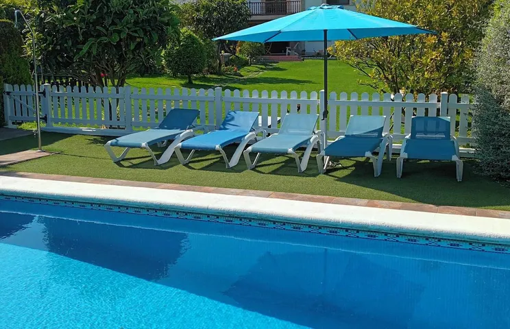 Apartamento de vacaciones para 4 personas, con vistas además de jardín y piscina - 1