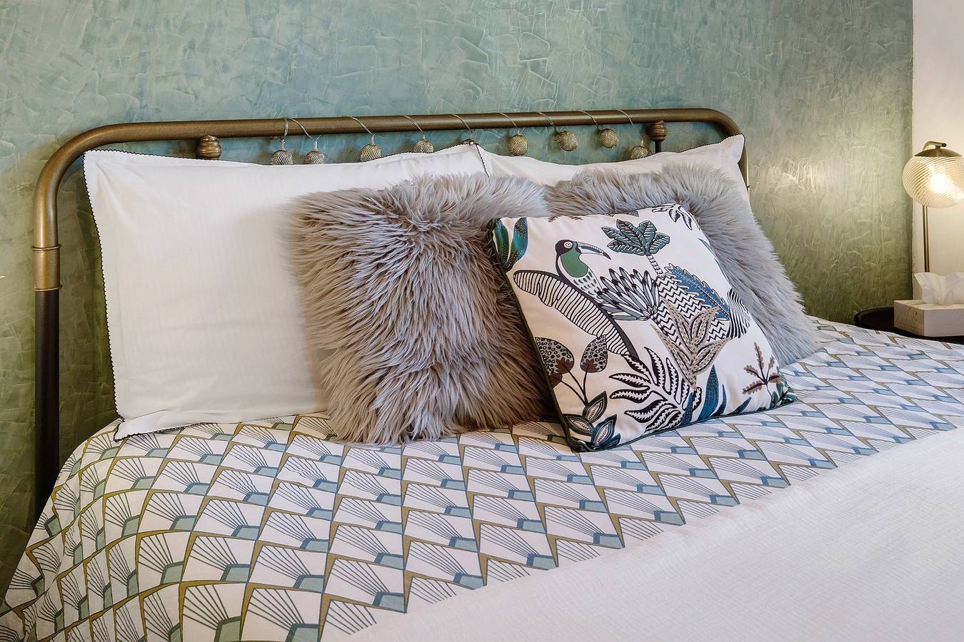 Bed and Breakfast 'Jungle' con piscina condivisa, Wi-Fi e aria condizionata in Boulouris, Saint-Raphael Varo