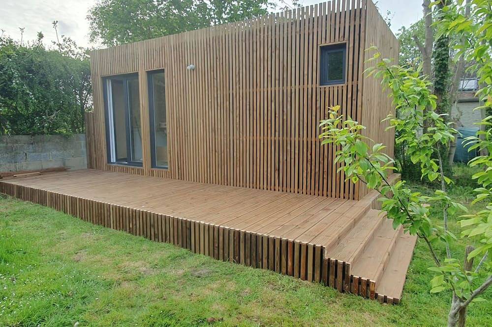 Studio de jardin  dans la campagne normande, prés des plages du débarquement. in Ryes, Région de Bayeux
