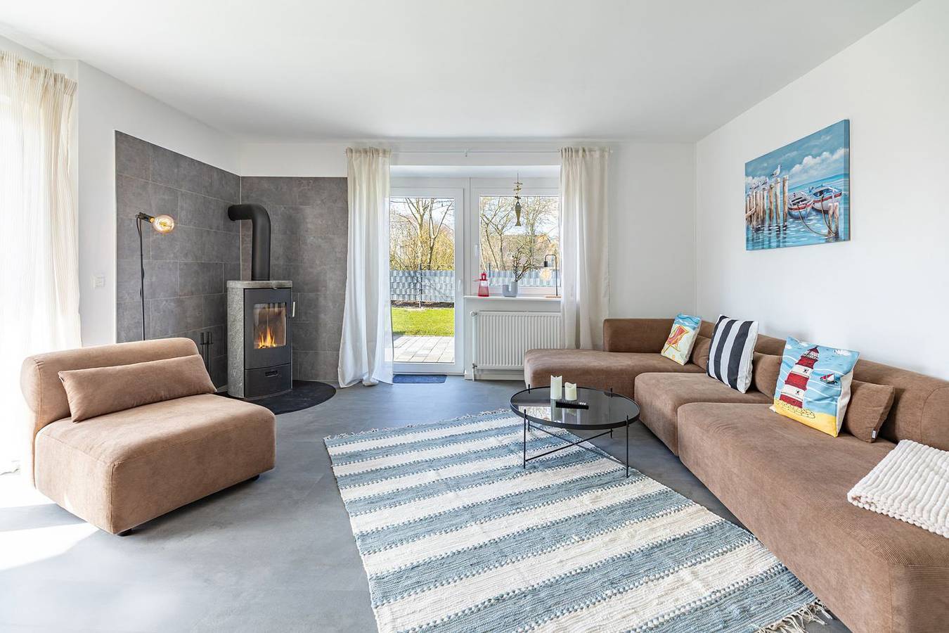 Ganze Wohnung, Mareile: Ferienhaus für 6 Personen mit Terrasse, Wlan und Garten, 900 m zum Meer in Uelvesbüll, Halbinsel Eiderstedt