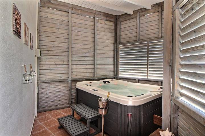 Gîte pour 2 personnes, avec piscine ainsi que jardin et vue à Le Moule - 4