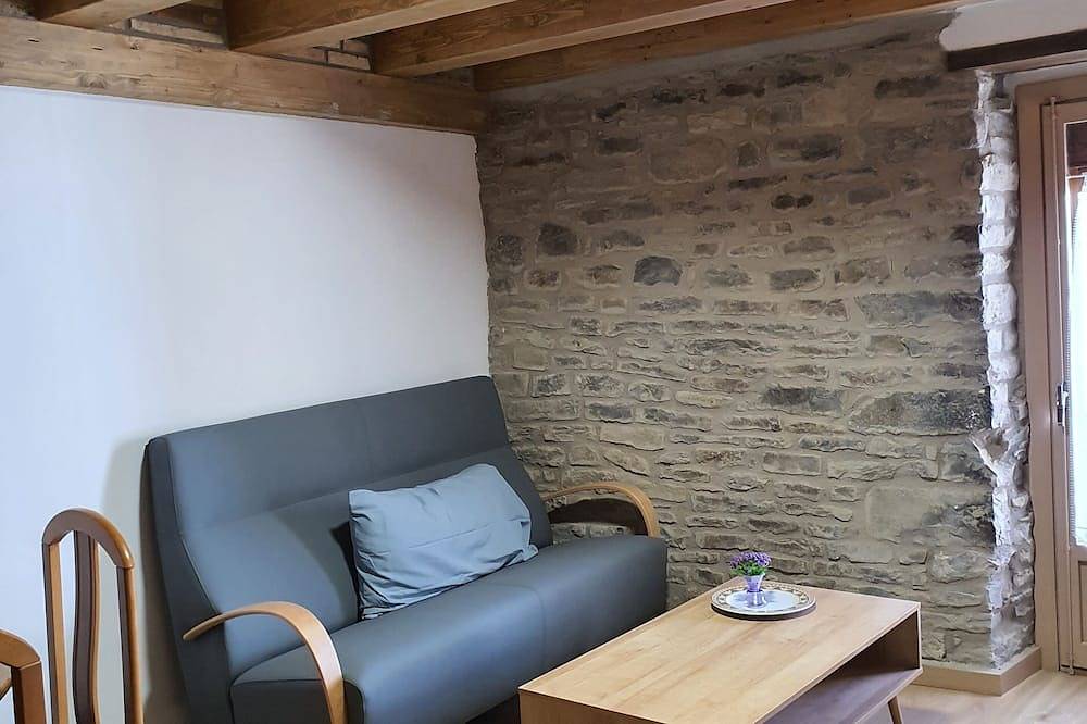 Entire apartment, Ideal apartment for a family of 4 near Formigal ski resort Biescas Pyrenees. in Sabiñánigo, Spanish Pyrenees