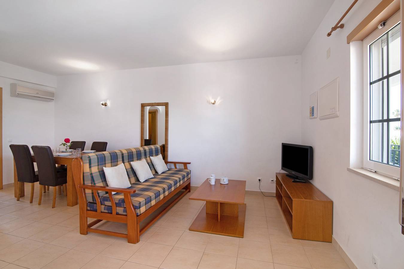 Entire apartment, Apartment "Algarve J" with Mountain View, Shared Pool & Wi-Fi in Albufeira, Faro District