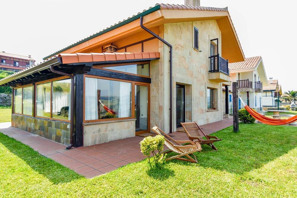 Charming home with spectacular views in Bareyo, Cantabrian Coast