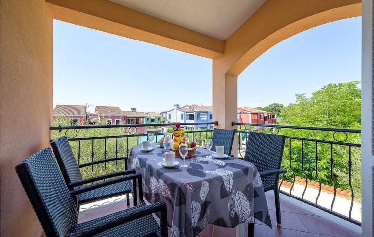 Appartement de vacances entier, Charmant logement à 1,5 km de la plage : Wi-Fi, climatisation, parking, piscine et terrasse ! in Umag, Région d'Umag