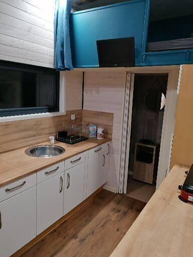 Tente pour 4 personnes, avec vue ainsi que terrasse et jardin, animaux acceptés dans Mayenne - 3