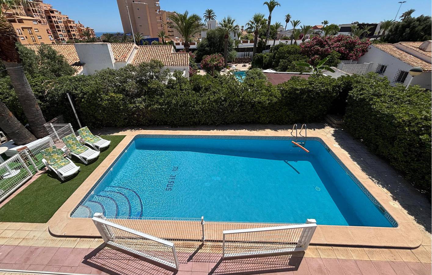 Acogedor apartamento de 650 pies cuadrados con piscina, wifi y a 2 km de Playa Lebeche in La Manga del Mar Menor, Cartagena