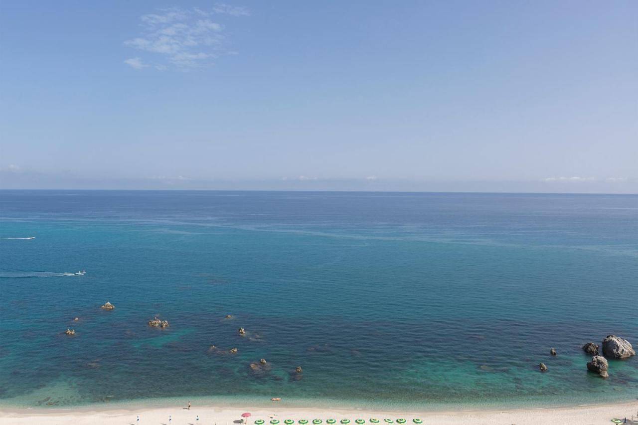 Quadruple Room with Pool View in Spiaggia Vardanello, Parghelia