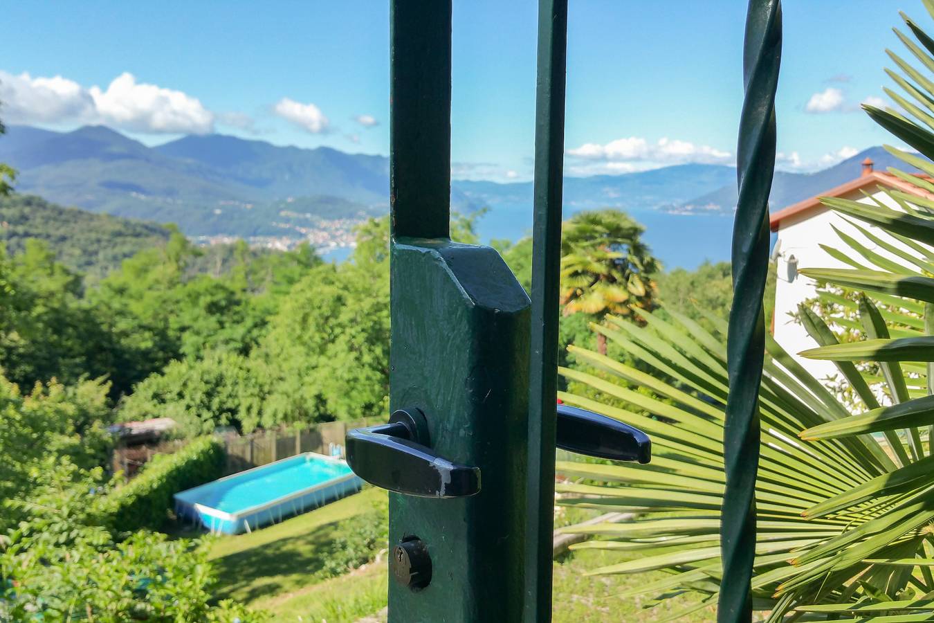 Residenza sul Lago Maggiore in Colmegna (Luino), Comune di Luino