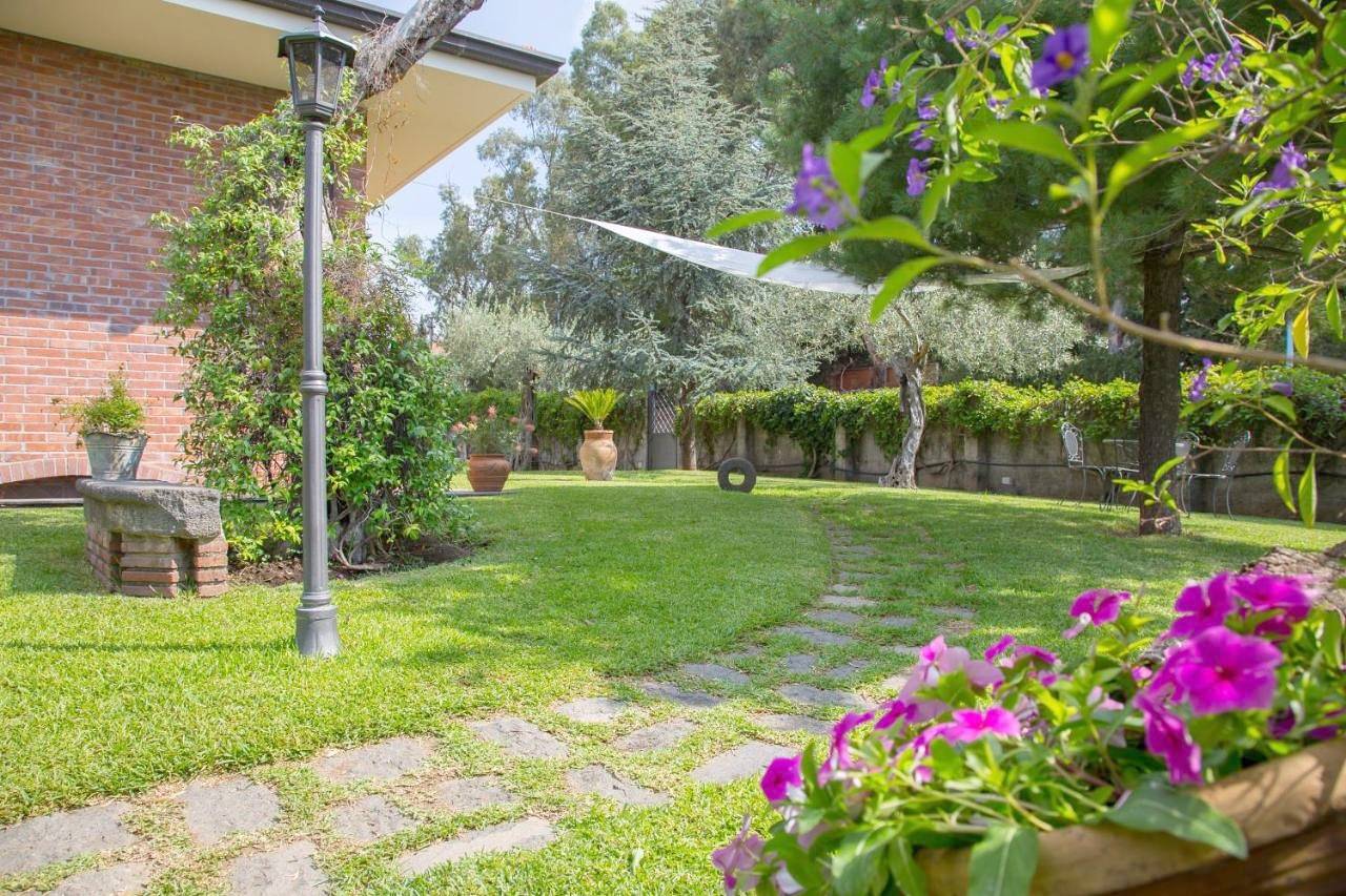 Triple Room with Private Bathroom in Mascalucia, Catania e dintorni
