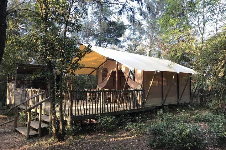 Lodge pour 4 personnes, avec Jardin et Piscine